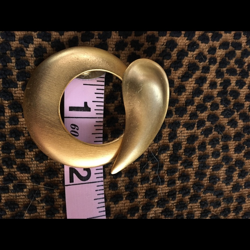 Darling, fun Diane Von Furstenberg earrings! - Picture 7 of 8